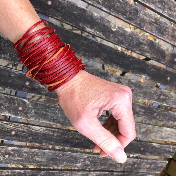 Red leather wrap bracelet/choker - Picture 4 of 9